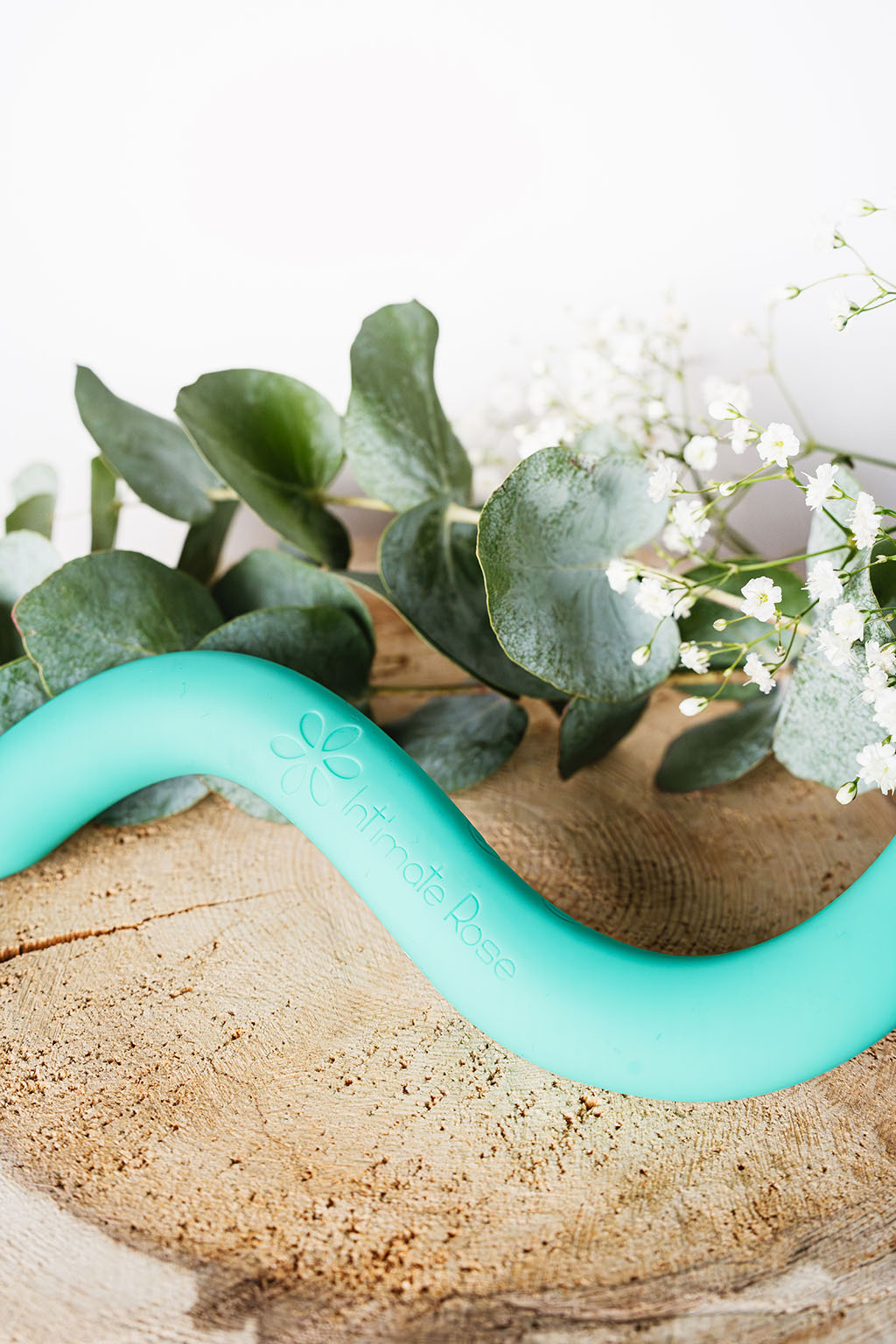 Intimate Rose pelvic wand värinällä